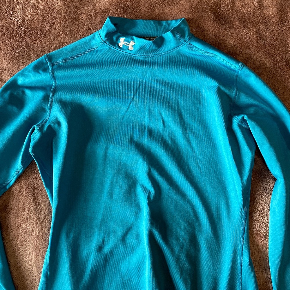 Women’s athletic long sleeve